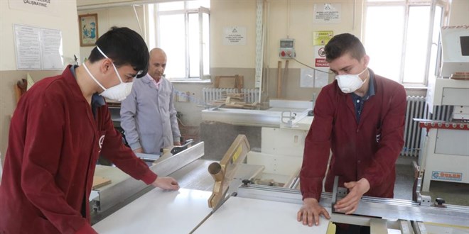 Fabrika işçileri değil lise öğrencileri