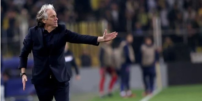 Fenerbahçe'de Jorge Jesus kırmızı kart gördü