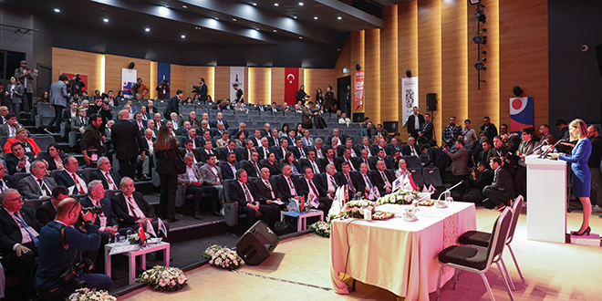 Millet İttifakı'nın belediye başkanları İzmir'de bir araya geldi