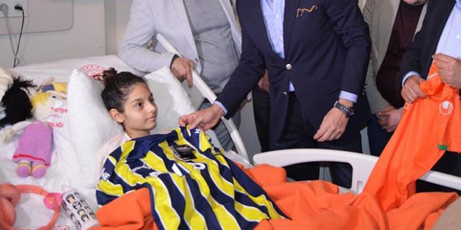 4 gün enkaz altında kaldı, yağmurla ıslanan bez parçasının suyunu sıkıp içti