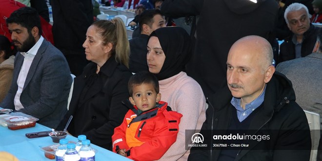 Bakan Karaismailoğlu, Adıyaman'da depremzedelerle iftar yaptı
