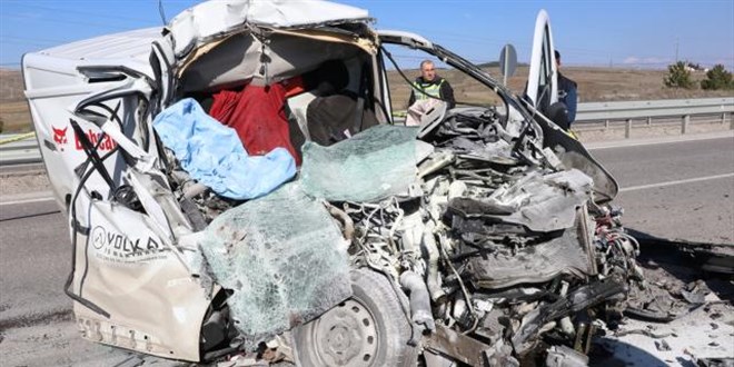 Kütahya'da trafik kazası: 1 ölü, 1 yaralı