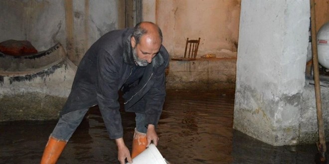 Elazığ'da deprem sonrası su baskını