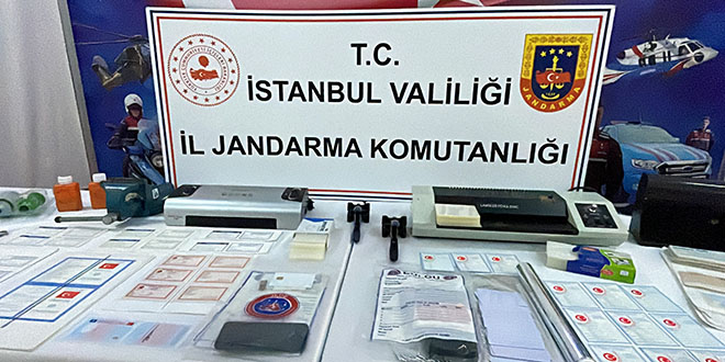 Sahte sürücü belgesi ve kimlik düzenleyen 2 şüpheli tutuklandı