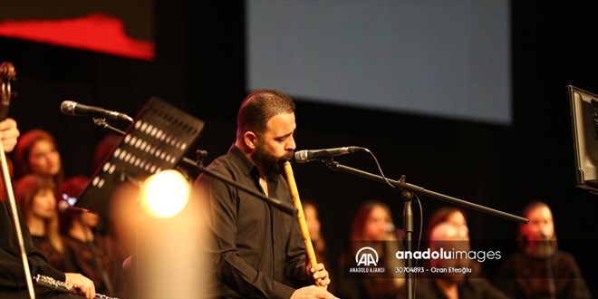Depremlerde 7 üyesini kaybeden Antakya Medeniyetler Korosu, Adana'da konser verdi