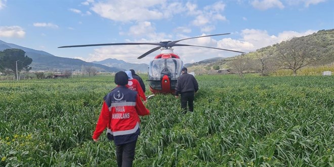 Helikopter tarlaya indi, doktorlar 2 saat mücadele etti, işçi kurtarılamadı