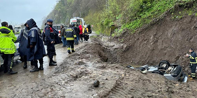 Menfeze düşen araçta iki kişi can verdi