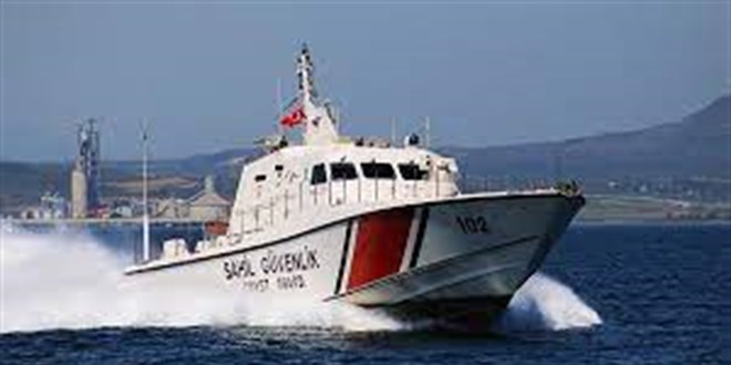 Çanakkale açıklarında 40 düzensiz göçmen kurtarıldı