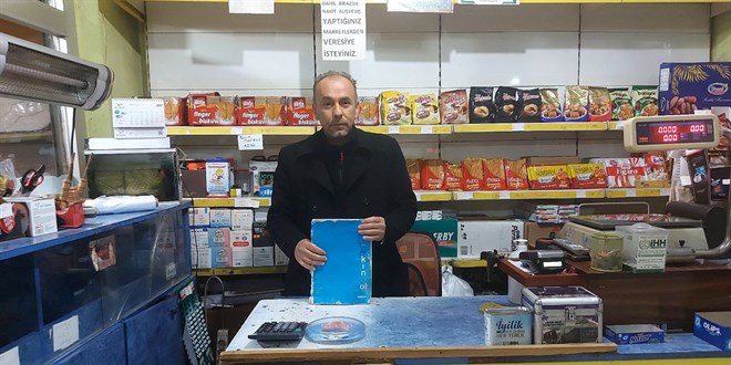 Karabük'te bir hayırsever, bakkalın veresiye defterindeki borcun tamamını ödedi