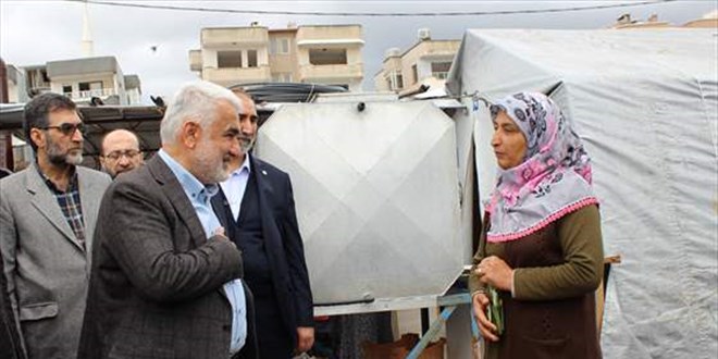 HÜDA PAR Genel Başkanı depremzedelerle bir araya geldi