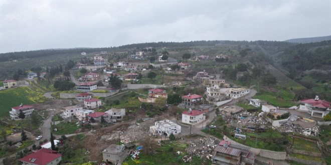 Depremin vurduğu köyde 94 ev çöktü, 17 kişi öldü