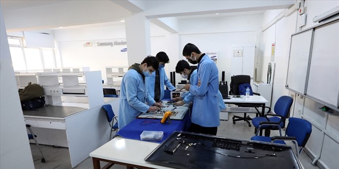 Mesleki eğitim merkezlerindeki öğrenci sayısı 1 milyon 376 bine ulaştı