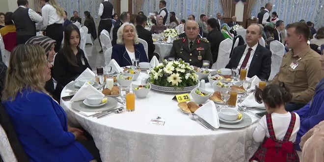Bakan Akar'dan 'Mehmetçiğin moral ve motivasyonunu bozmayın' uyarısı