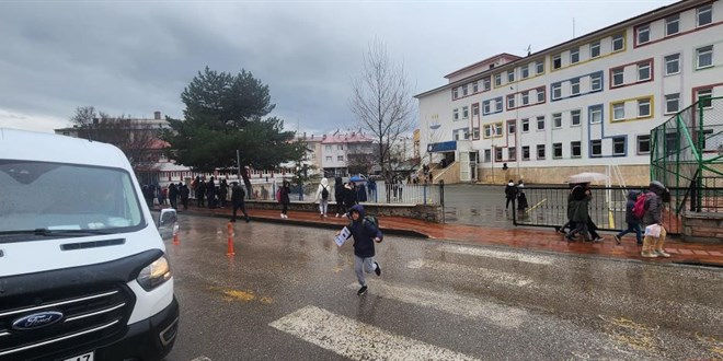 Bingöl merkezli deprem Elazığ'da da hissedildi, öğrenciler tahliye edildi