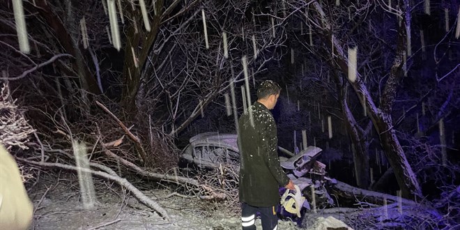 Bayburt'ta devrilen otomobildeki 1'i çocuk 3 kişi öldü