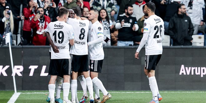 Beşiktaş 3 puanı 3 golle aldı