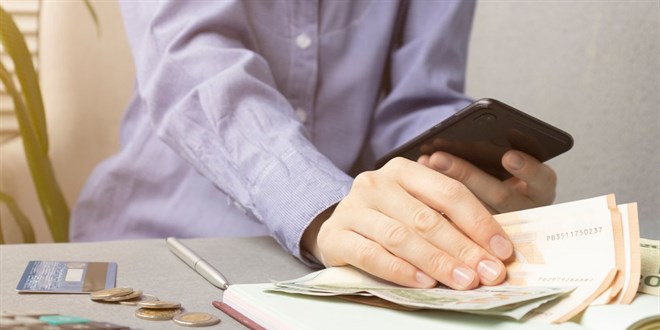 Vatandaş yüksek faize rağmen borçlanıyor