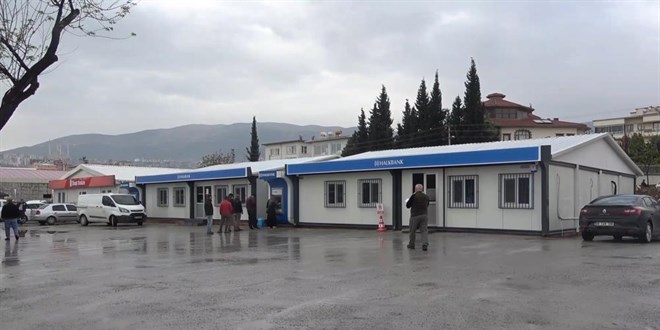 Noterler, sigortacılar ve banka şubeleri faaliyetlerini konteynerlerde sürdürüyor