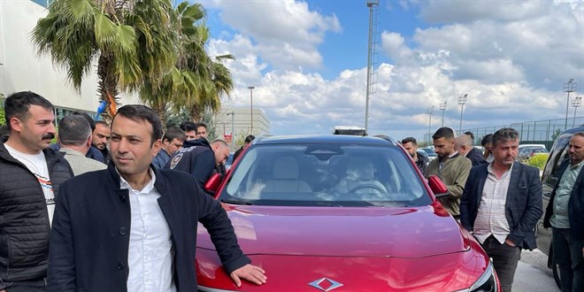 Bakan Bozdağ Aday Tanıtım Toplantısı'na Togg T10X ile geldi