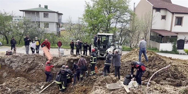 Kocaeli'de inşaat alanında göçük altında kalan işçi kurtarıldı