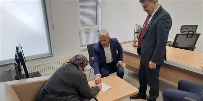 Çorum'da bir kadın traktörünü satıp gelirini depremzedelere bağışladı