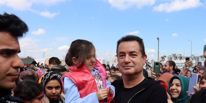 Acun Ilıcalı'dan depremzede çocuklara bayram sürprizi