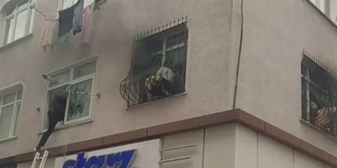 Sosyal medya için video çekerken evi yaktı