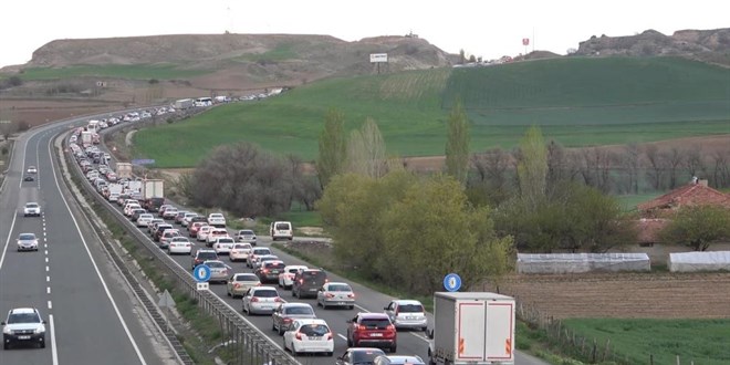 'Kilit kavak' Krkkale'de bayram ncesi trafik younluu artt