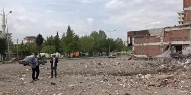 Duaya gittiler, servet buldular: Enkazdan binlerce dolar çıktı
