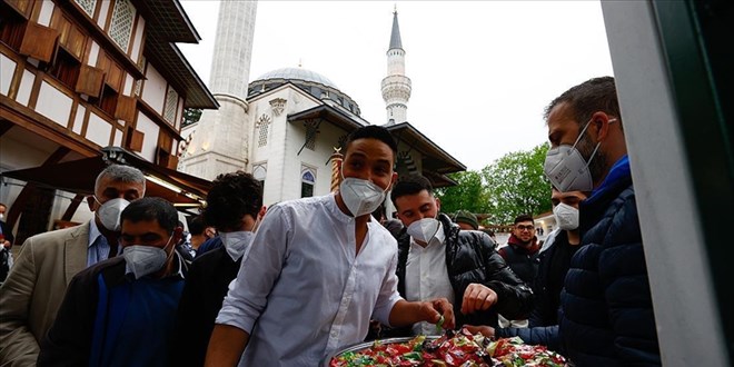 İslam aleminde Ramazan Bayramı'nın ilk günü belli oldu