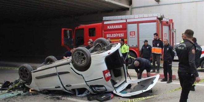 Karaman'da üst geçitten düşen araçtaki 2 kişi öldü, 1 kişi yaralandı