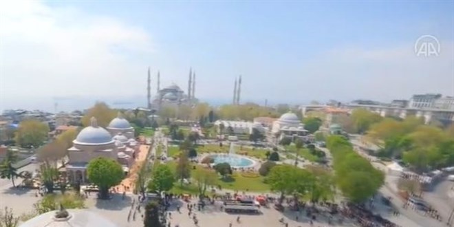 Sultanahmet Camii bugn ibadete alyor