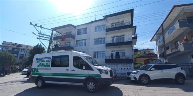 Ağabeyini uyurken bıçaklayarak öldürdü