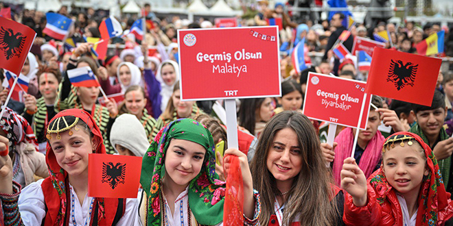 Bayram cokusu 'TRT Uluslararas 23 Nisan ocuk enlii'nde yaand