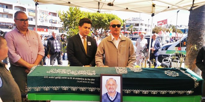 Bisikletiyle seyir halindeyken otomobilin çarptığı doktor hayatını kaybetti