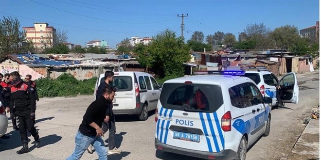 Çocuklara şeker dağıtan polislere ateş açan bir kişi tutuklandı