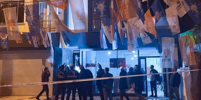 AK Parti seçim irtibat bürosu önünde ateş açan 2 zanlı tutuklandı
