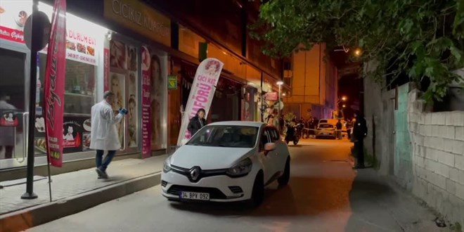 İzmir'de otomobilde silahlı saldırıya uğrayan kişi öldü