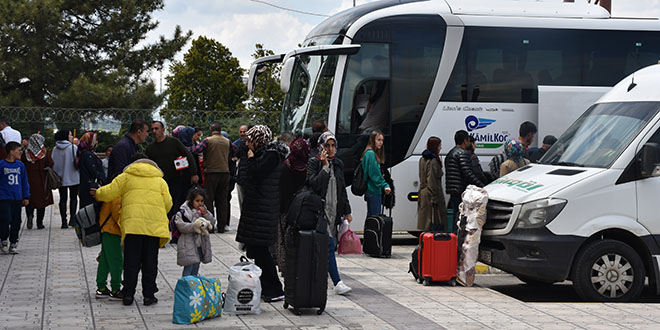 Malatya'dan ayrılan depremzedelerin kente dönüşü sürüyor