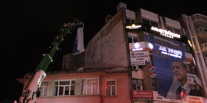 Aydın'daki pankart krizini Seçim Kurulu çözdü