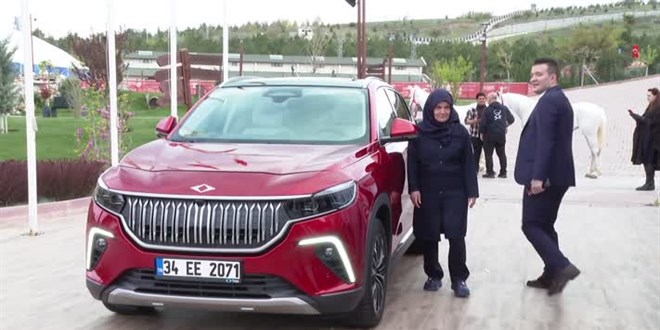 Bilal Erdoğan Ankara'daki uluslararası öğrencilere Togg'u tanıttı