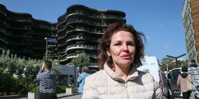 İzmir'de sitede çıkan yangını misafir fark etmiş