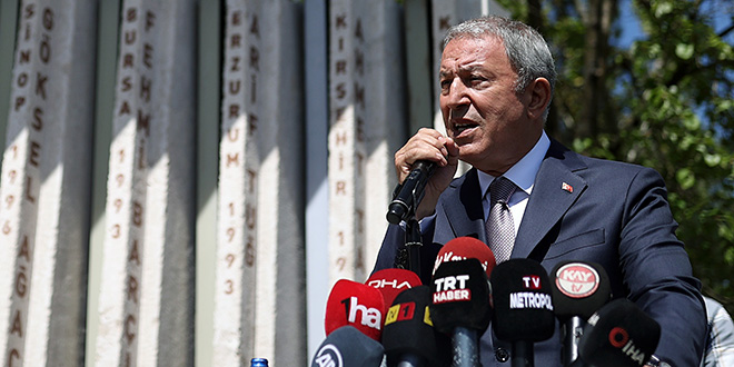 Bakan Akar: Teröristler ya gömülecekler ya da adalete teslim olacaklar