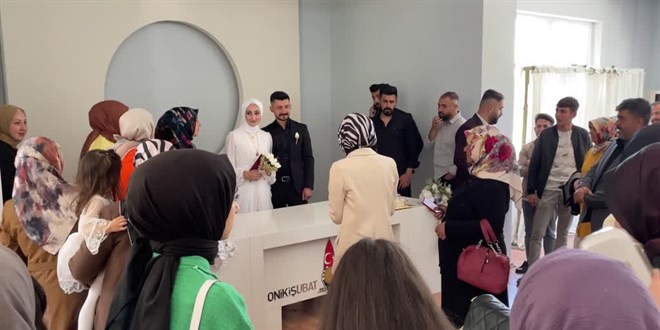 Kahramanmaraş'ta depremlerden dolayı ertelenen nikahlar kıyılıyor