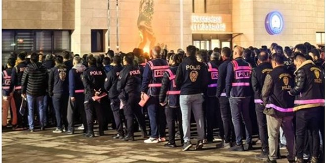 Afyonkarahisar'da 'Kökünü Kurutma Operasyonu'nda' 112 şüpheliye gözaltı