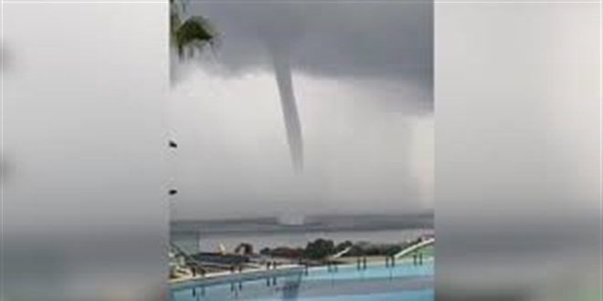 Alanya'da denizde hortum oluştu