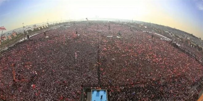 Mustafa Sandal, CHP mitingi sanıp Erdoğan'ın mitingini paylaştı
