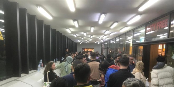 Cep telefonun ardından sınırda bu sefer de PlayStation kuyruğu