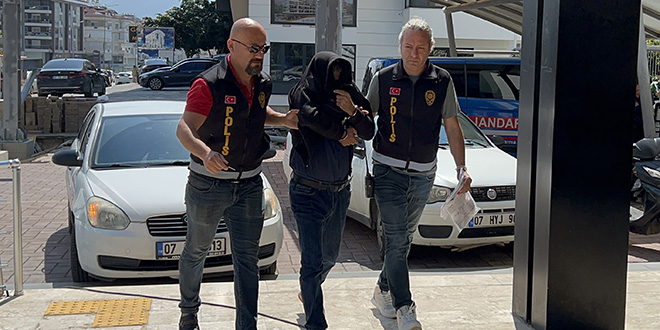 Annesini öldürüp cesedini gardıroba saklayan zanlı tutuklandı