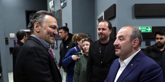 Bakan Varank Bursa'da Güldür Güldür Show'un gösterisini izledi